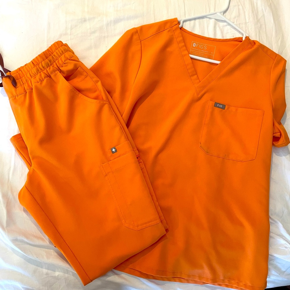 Figs Set in Papaya-Catarina one pocket top/cargo pants-medium/medium petite
